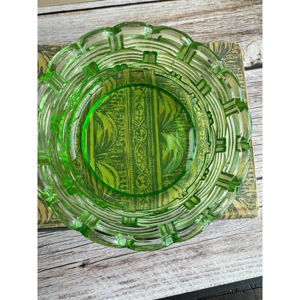 L.E. Smith Apple Green Wicker Pattern Glass Bowl – 1930s Depression Glass - Picture 2 of 8